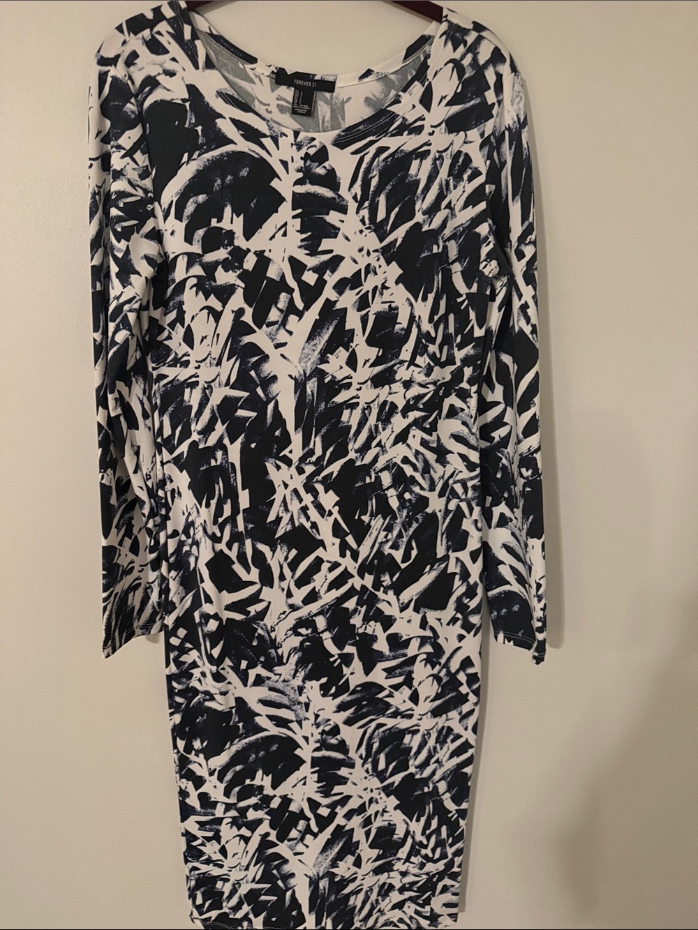 Forever 21 Black & White Abstract Print Long Sleeve Dress